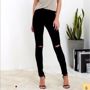 High-waisted black ripped jeans NWT